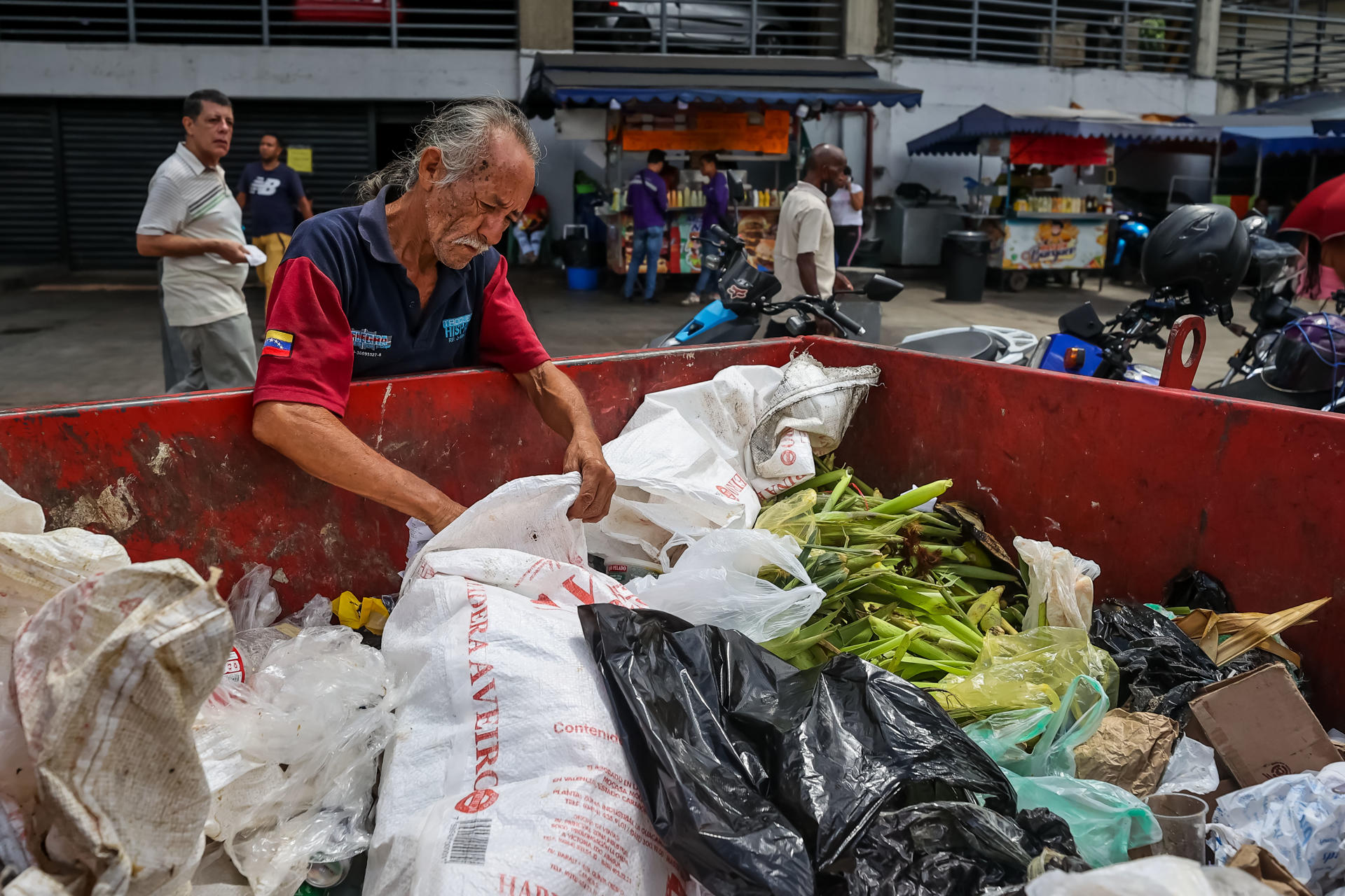 La reinserción laboral de los adultos mayores en Venezuela es una