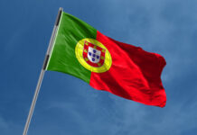 bandera-portugal-ondeando_1498-58