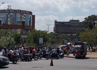 Motorizados trancaron avenida Bolívar