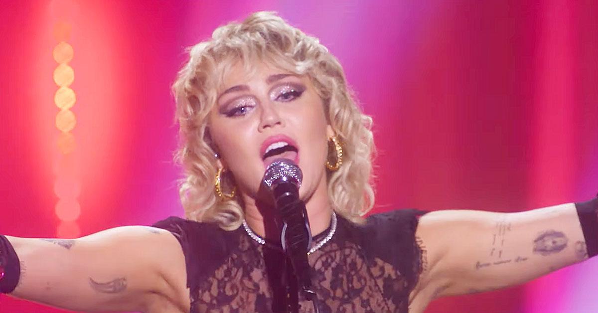 EsViral ¡Disfruta a Miley Cyrus cantando "Believe" de Cher!