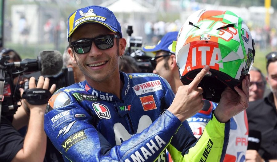 Valentino Rossi abandona la competición tras 26 años en activo