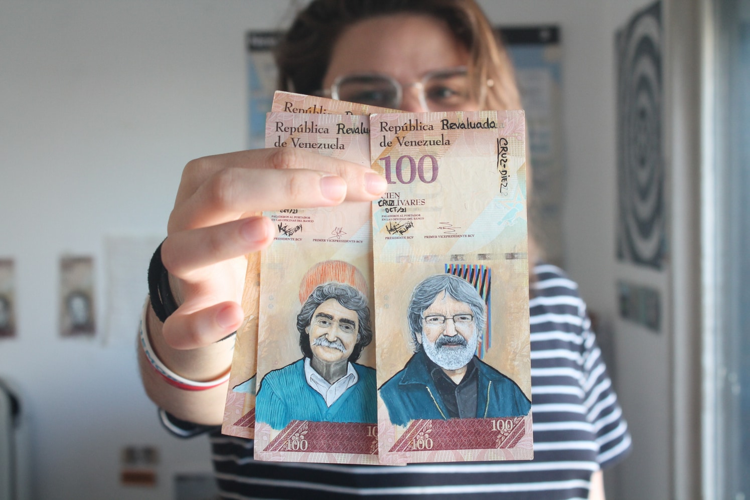 Rubby Cobain, La chama que pinta billetes llevará su arte a Nueva York