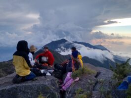 Montañistas venezolanos crean «Café Naiguatá» para hacer turismo de aventura por todo el país