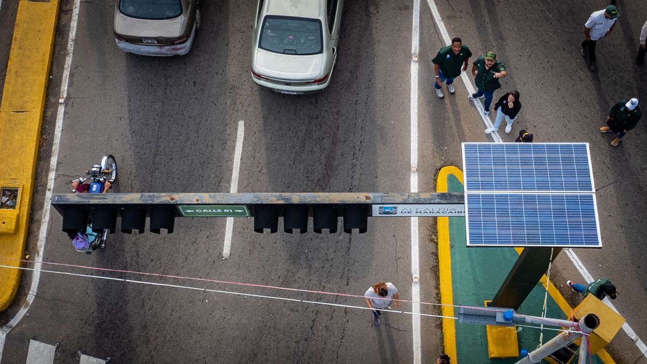 Maracaibo arranca su Plan Piloto de Semaforización con energía solar - Mundo UR - Un mundo de información