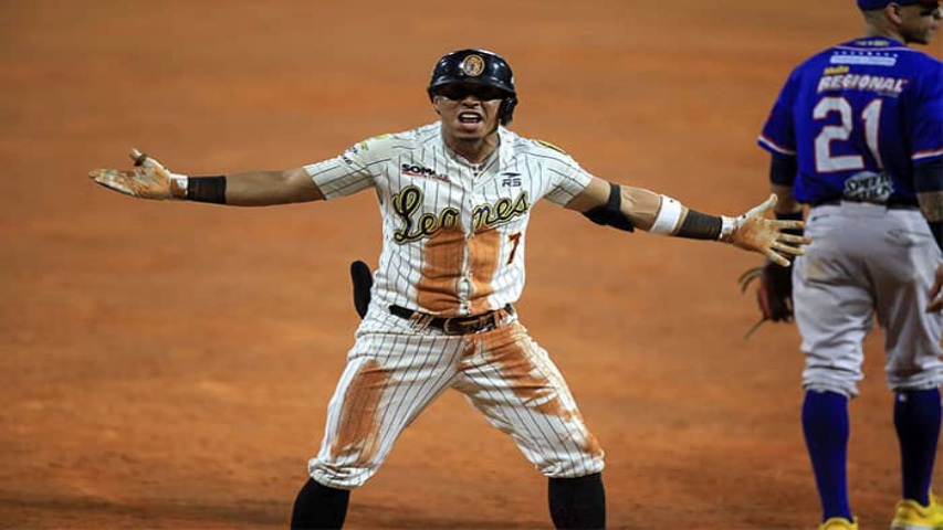 Caracas se quedó con el polémico segundo juego de la final