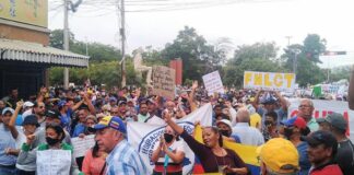 Trabajadores públicos de Anzoátegui realizaron “viacrucis simbólico” por bajos salarios