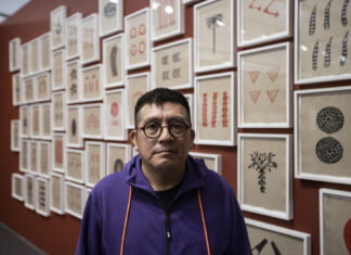 El artista yanomami Sheroanawe Hakihiiwe lleva la Amazonia al Museo de Arte de Sao Paulo