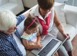 Adicción a las pantallas no sólo afecta a niños sino también a adultos mayores