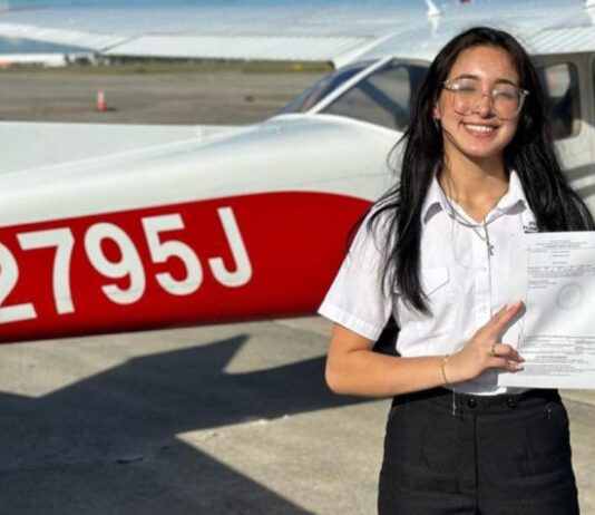 Joven venezolana Stefany Belandria se convirtió en la piloto más joven de Latinoamérica