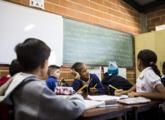 Programa “Nos vemos en la escuela” de la ONG venezolana Aseinc, gana prestigioso Premio HundRED