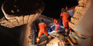continuan-las-tareas-de-rescate-en-noroeste-de-china-tras-terremoto-que-dejo-127-muertos-15417