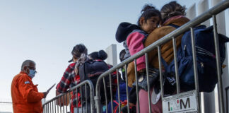 Migrantes pagan hasta 40.000 dólares por amparos para llegar a la frontera norte de México