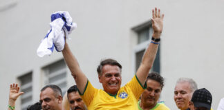 Bolsonaro se defiende de las acusaciones de golpismo ante miles de seguidores en São Paulo