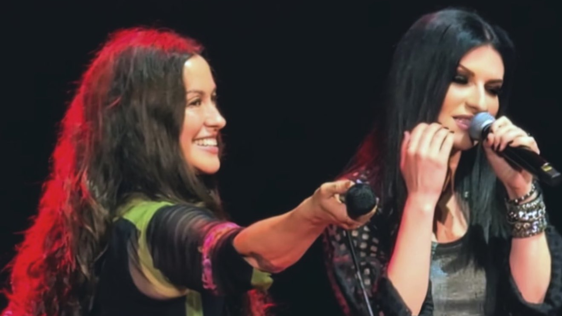 Alanis Morrissette invitó a Laura Pausini al escenario para cantar